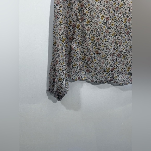 Floral Print Sheer Blouse - Picture 5 of 7